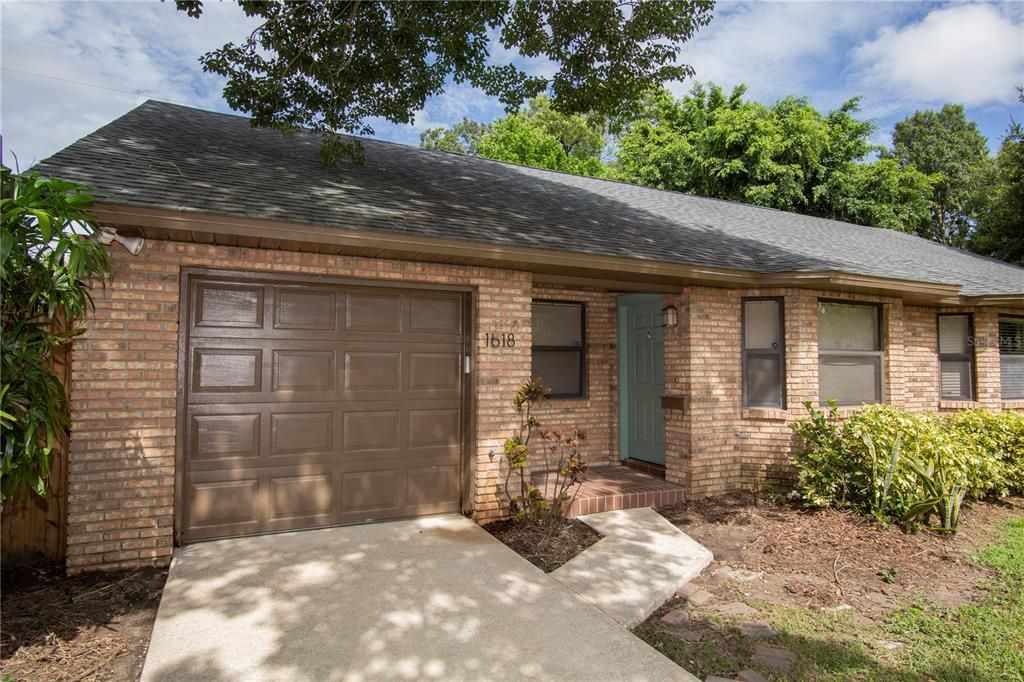 For Rent: $2,300 (2 beds, 2 baths, 1006 Square Feet)