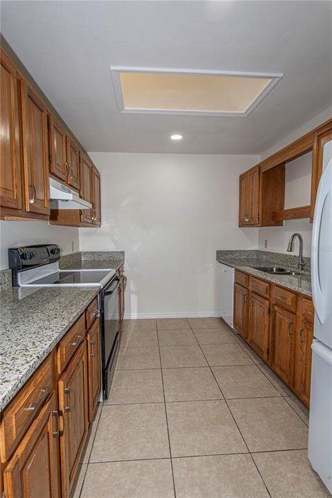 For Rent: $2,300 (2 beds, 2 baths, 1006 Square Feet)