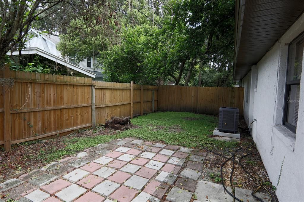 For Rent: $2,300 (2 beds, 2 baths, 1006 Square Feet)