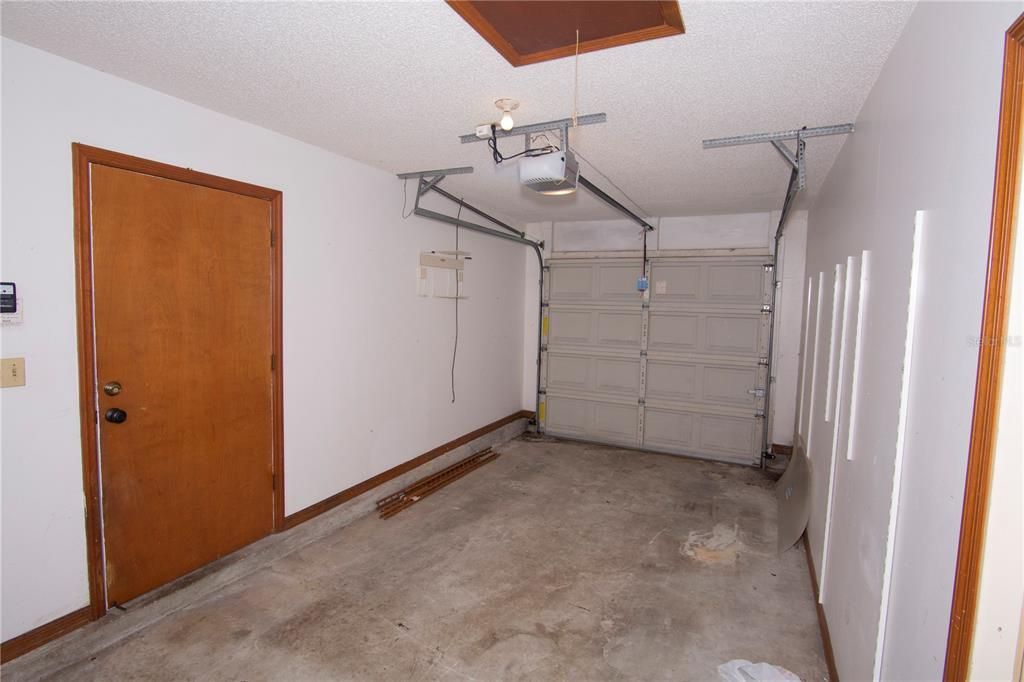 For Rent: $2,300 (2 beds, 2 baths, 1006 Square Feet)