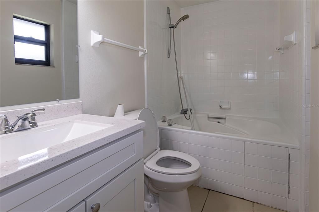For Rent: $2,300 (2 beds, 2 baths, 1006 Square Feet)