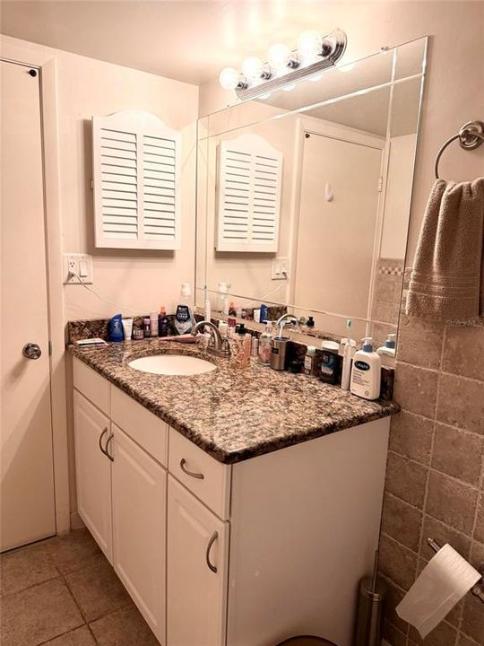 For Sale: $74,900 (1 beds, 1 baths, 833 Square Feet)