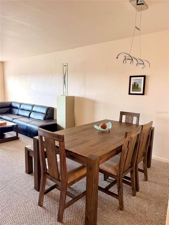 For Sale: $74,900 (1 beds, 1 baths, 833 Square Feet)