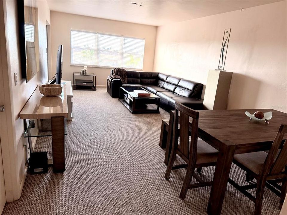 For Sale: $74,900 (1 beds, 1 baths, 833 Square Feet)