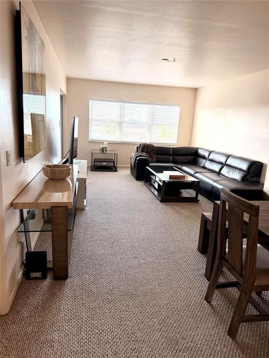 For Sale: $74,900 (1 beds, 1 baths, 833 Square Feet)