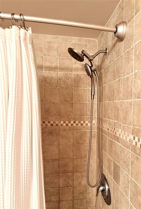 For Sale: $74,900 (1 beds, 1 baths, 833 Square Feet)