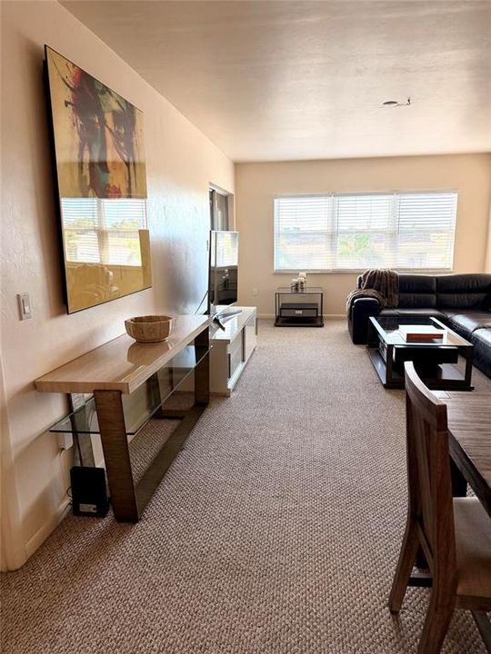 For Sale: $74,900 (1 beds, 1 baths, 833 Square Feet)