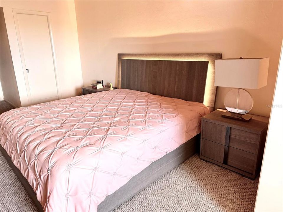 For Sale: $74,900 (1 beds, 1 baths, 833 Square Feet)