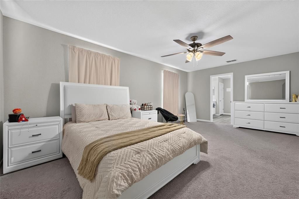 For Sale: $520,000 (4 beds, 3 baths, 3137 Square Feet)