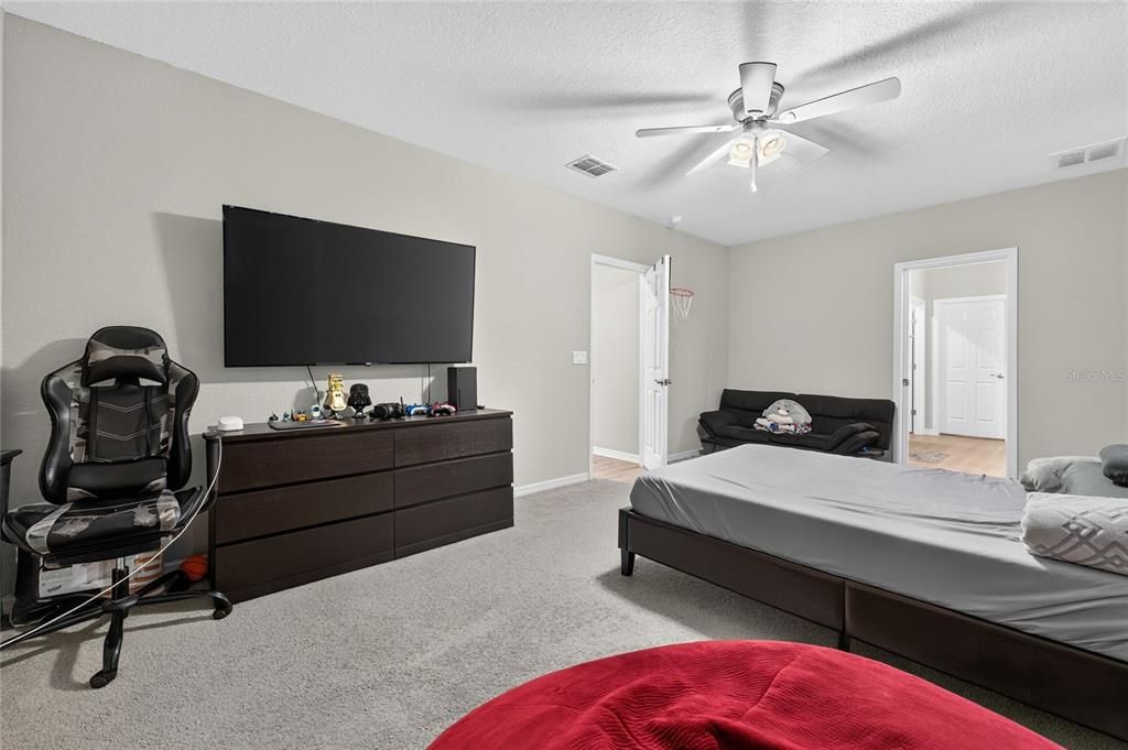 For Sale: $520,000 (4 beds, 3 baths, 3137 Square Feet)