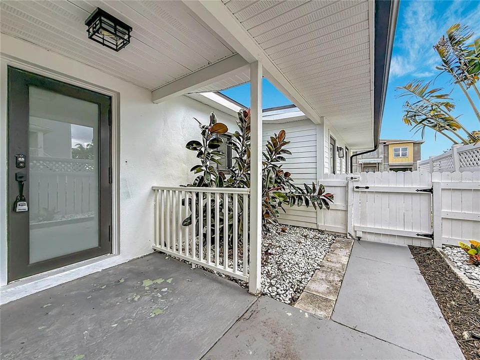 For Rent: $3,400 (3 beds, 3 baths, 1636 Square Feet)