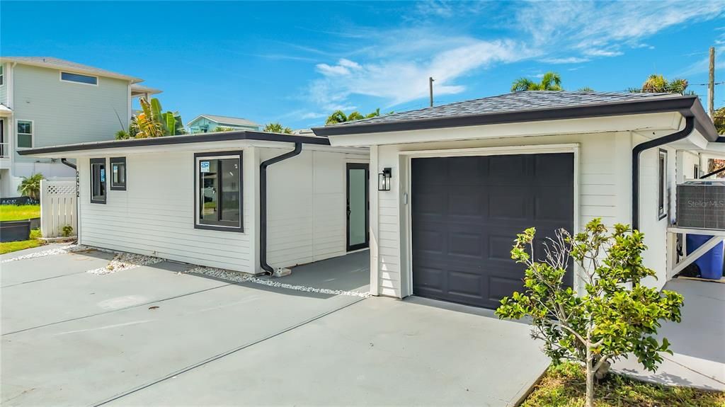 For Rent: $3,400 (3 beds, 3 baths, 1636 Square Feet)