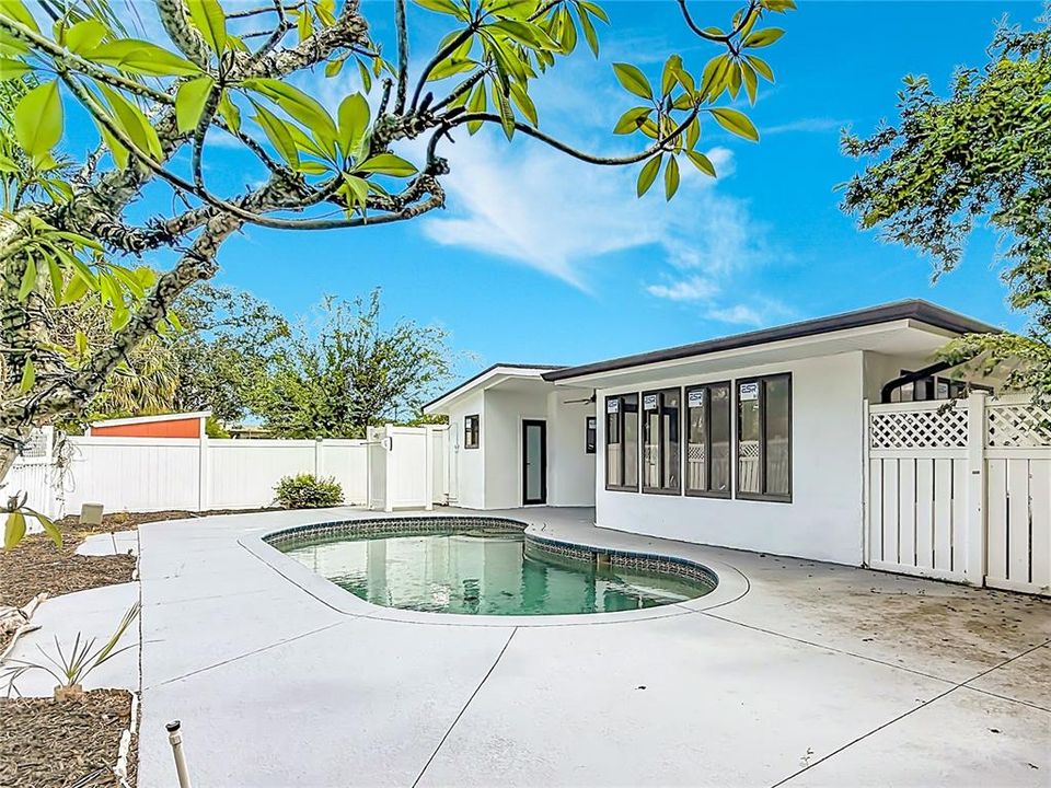 For Rent: $3,400 (3 beds, 3 baths, 1636 Square Feet)