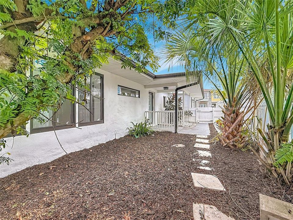 For Rent: $3,400 (3 beds, 3 baths, 1636 Square Feet)
