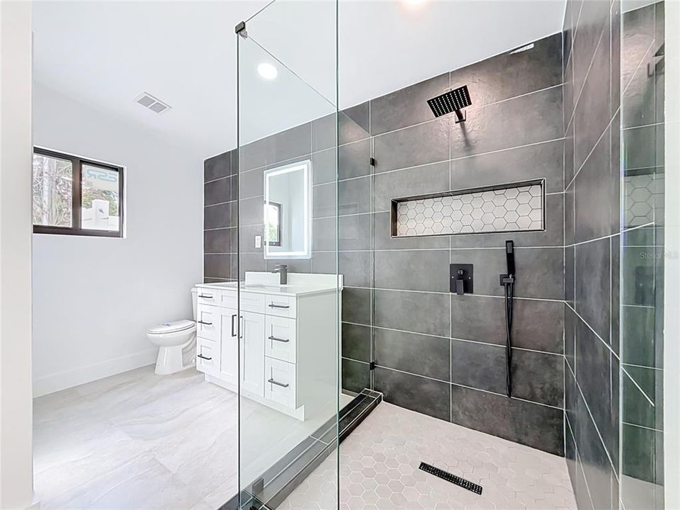 For Rent: $3,400 (3 beds, 3 baths, 1636 Square Feet)