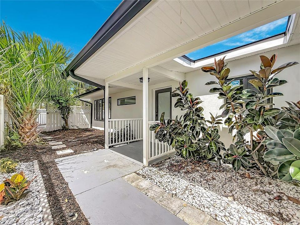 For Rent: $3,400 (3 beds, 3 baths, 1636 Square Feet)