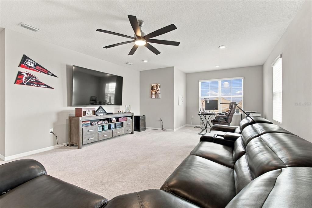 For Sale: $850,000 (5 beds, 4 baths, 3975 Square Feet)