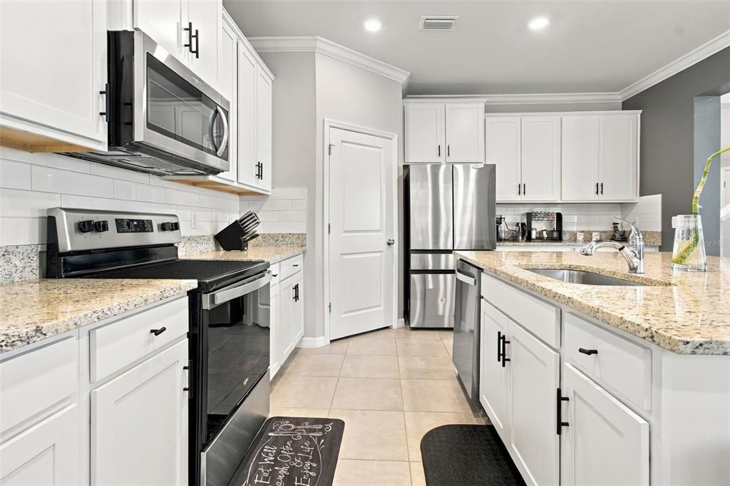 For Sale: $850,000 (5 beds, 4 baths, 3975 Square Feet)