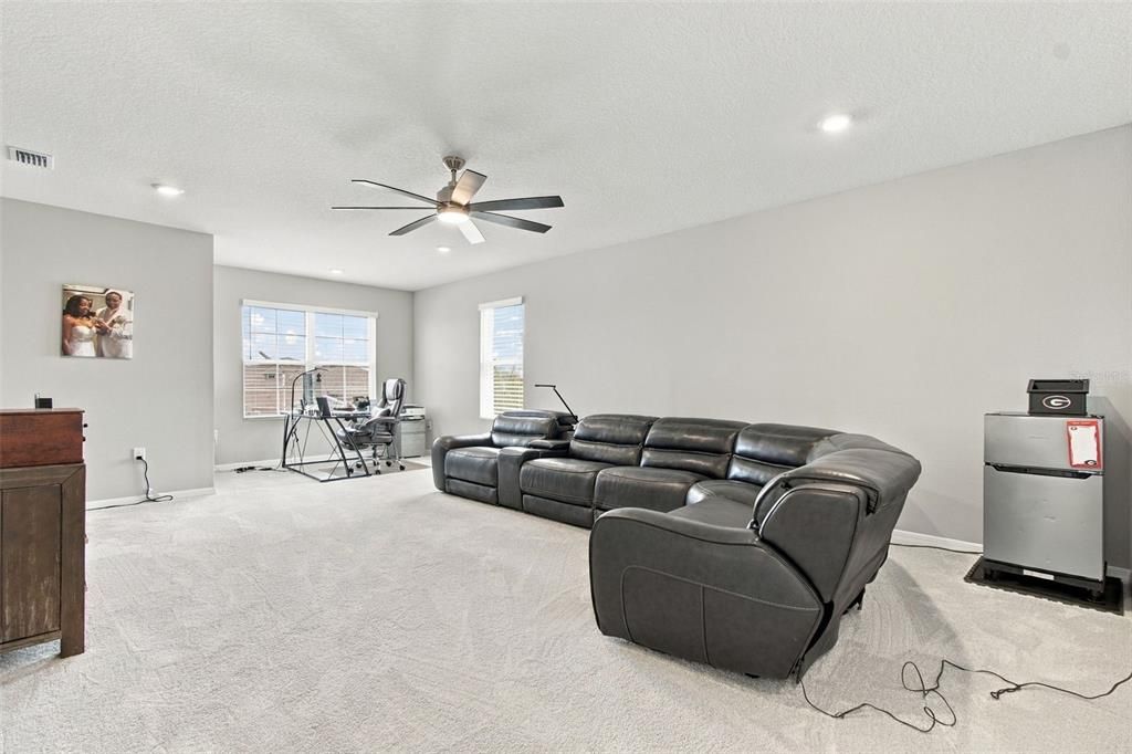 For Sale: $850,000 (5 beds, 4 baths, 3975 Square Feet)