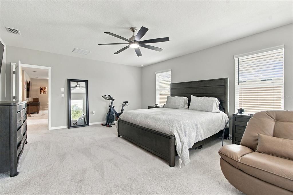 For Sale: $850,000 (5 beds, 4 baths, 3975 Square Feet)