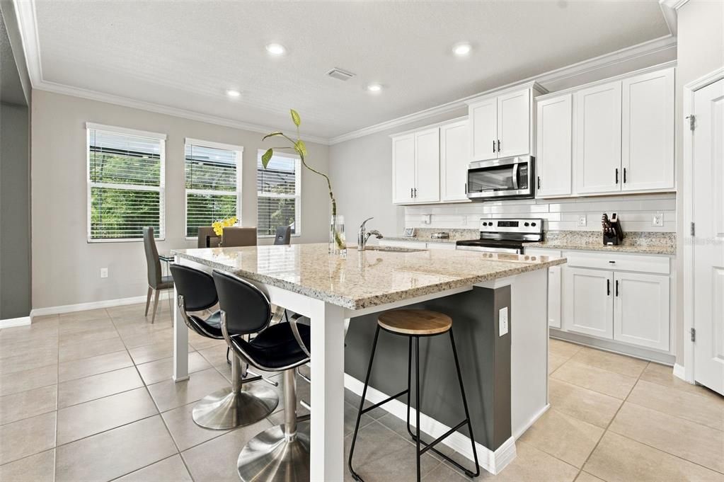 For Sale: $850,000 (5 beds, 4 baths, 3975 Square Feet)