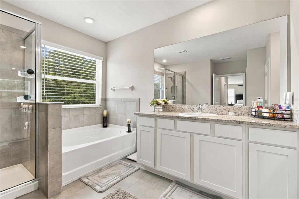 For Sale: $850,000 (5 beds, 4 baths, 3975 Square Feet)