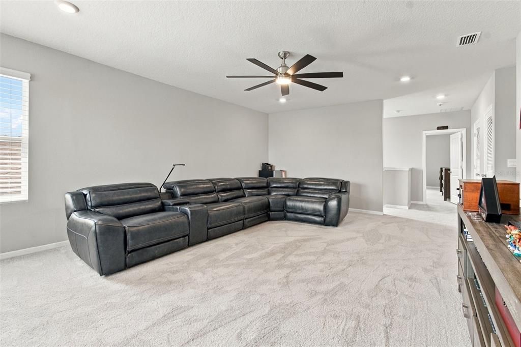 For Sale: $850,000 (5 beds, 4 baths, 3975 Square Feet)