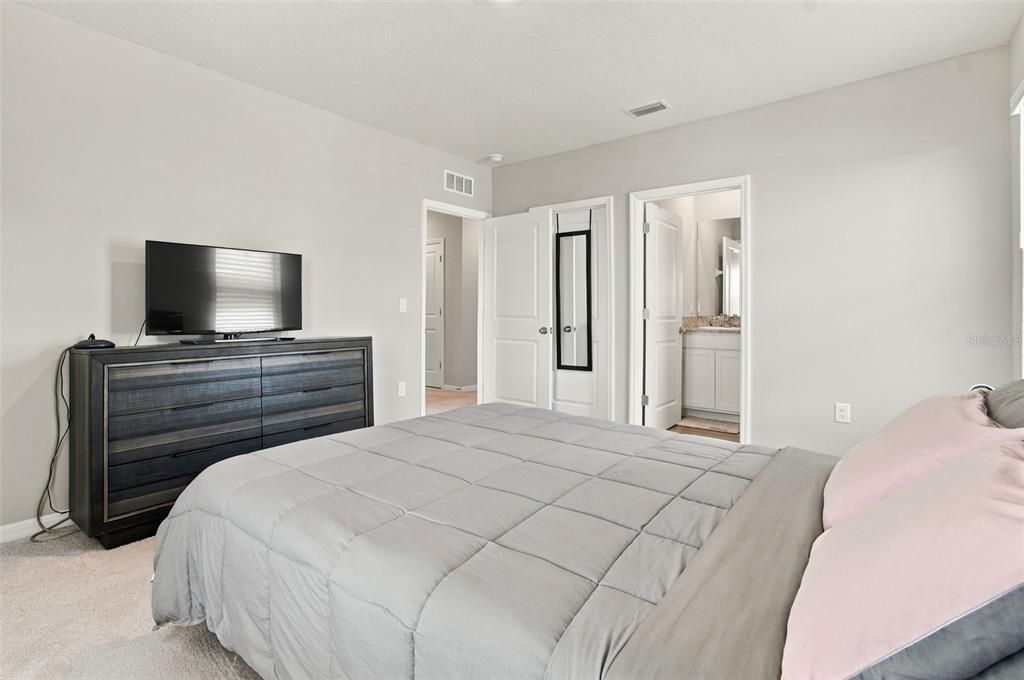 For Sale: $850,000 (5 beds, 4 baths, 3975 Square Feet)