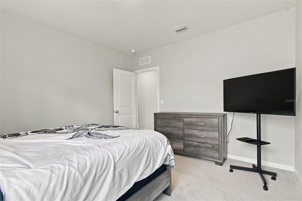 For Sale: $850,000 (5 beds, 4 baths, 3975 Square Feet)
