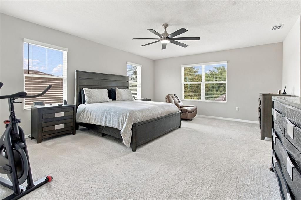 For Sale: $850,000 (5 beds, 4 baths, 3975 Square Feet)