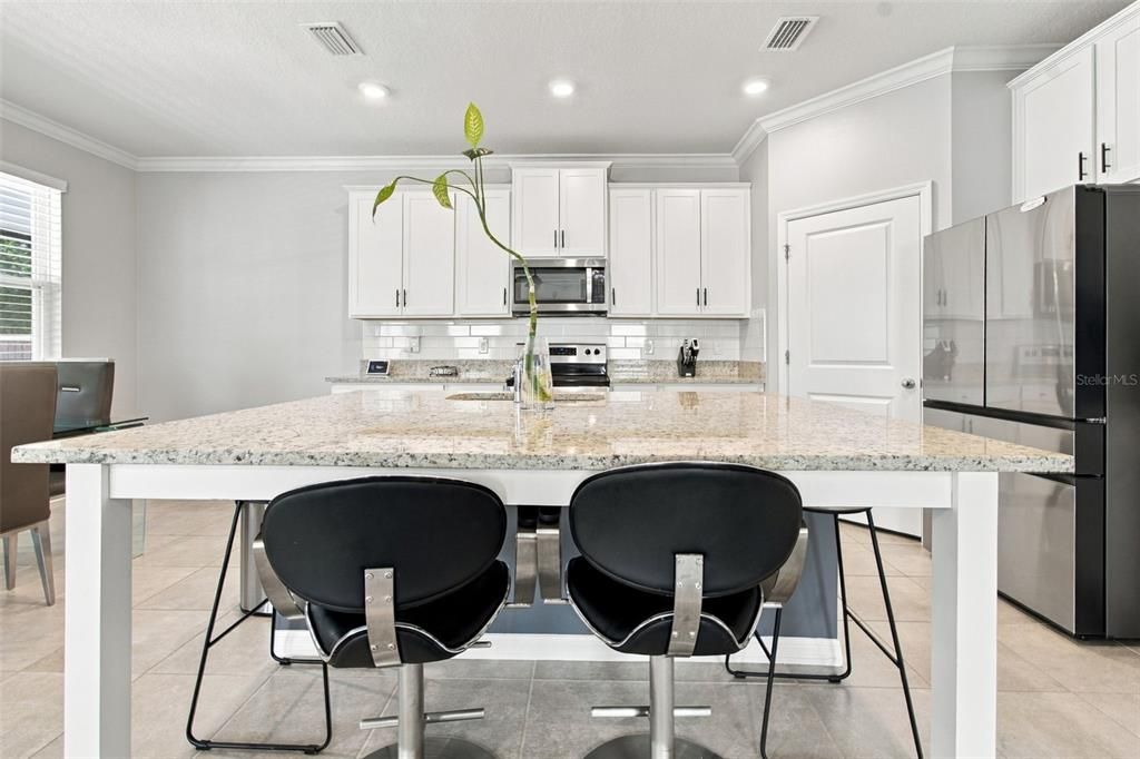 For Sale: $850,000 (5 beds, 4 baths, 3975 Square Feet)