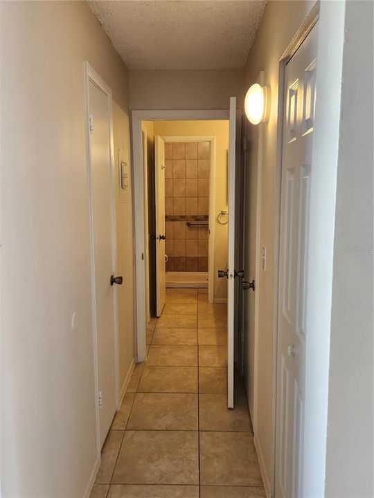 For Rent: $1,200 (1 beds, 1 baths, 638 Square Feet)