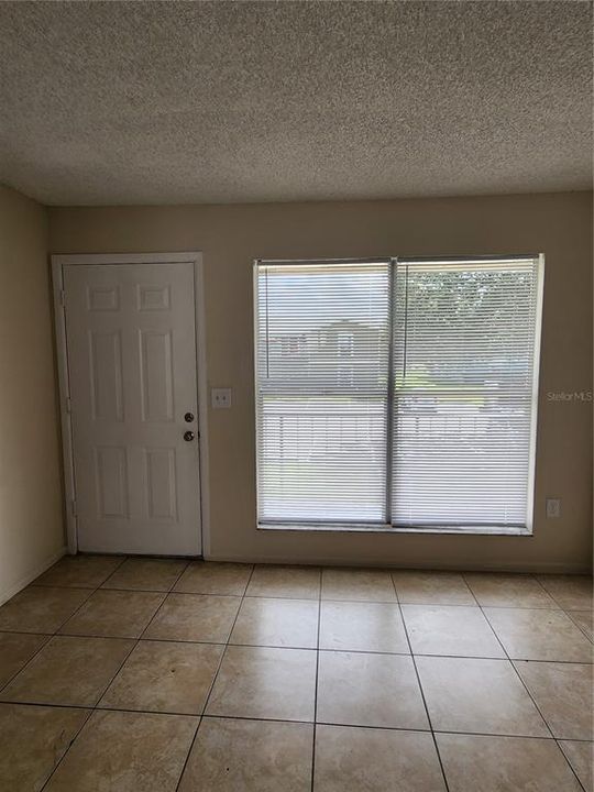 For Rent: $1,200 (1 beds, 1 baths, 638 Square Feet)