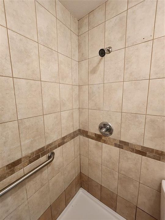 For Rent: $1,200 (1 beds, 1 baths, 638 Square Feet)