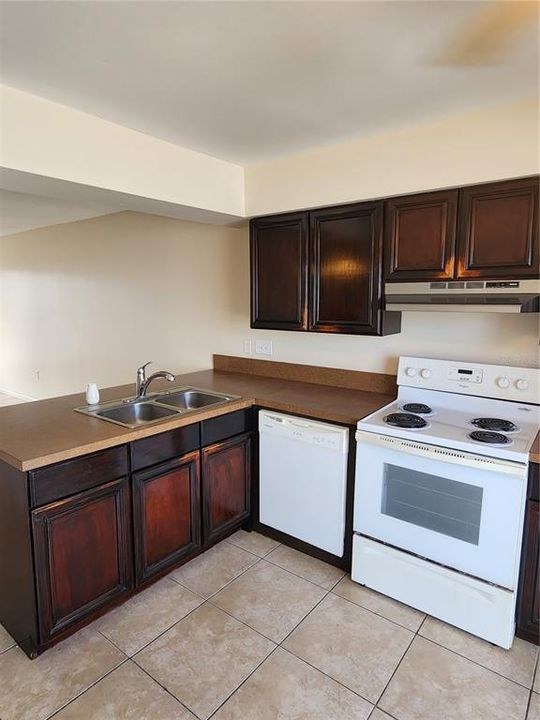 For Rent: $1,200 (1 beds, 1 baths, 638 Square Feet)