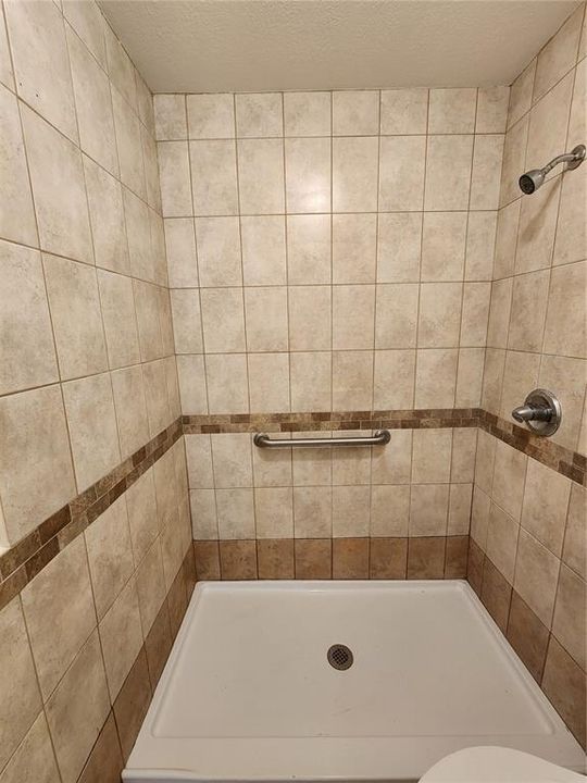 For Rent: $1,200 (1 beds, 1 baths, 638 Square Feet)