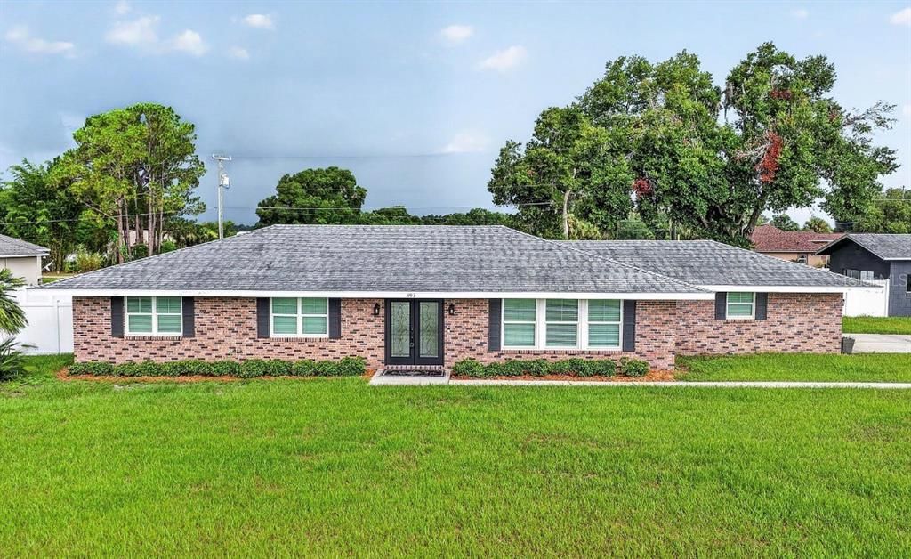 Recently Sold: $370,000 (3 beds, 2 baths, 1798 Square Feet)