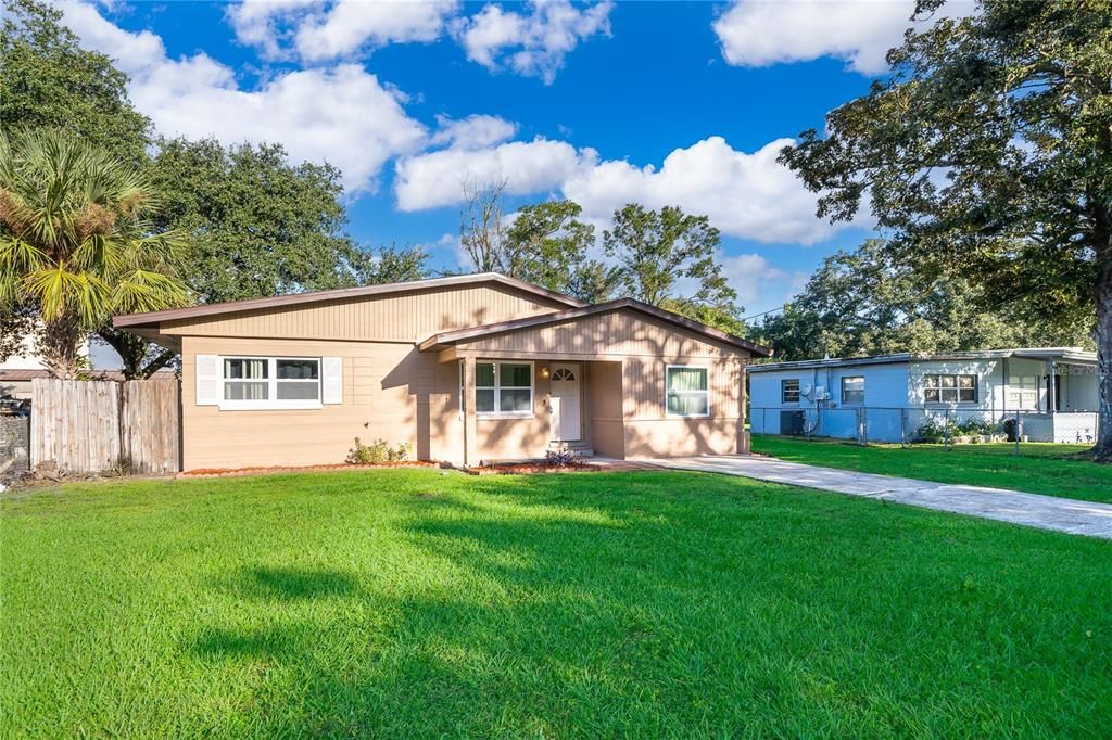 For Sale: $249,850 (3 beds, 1 baths, 1039 Square Feet)
