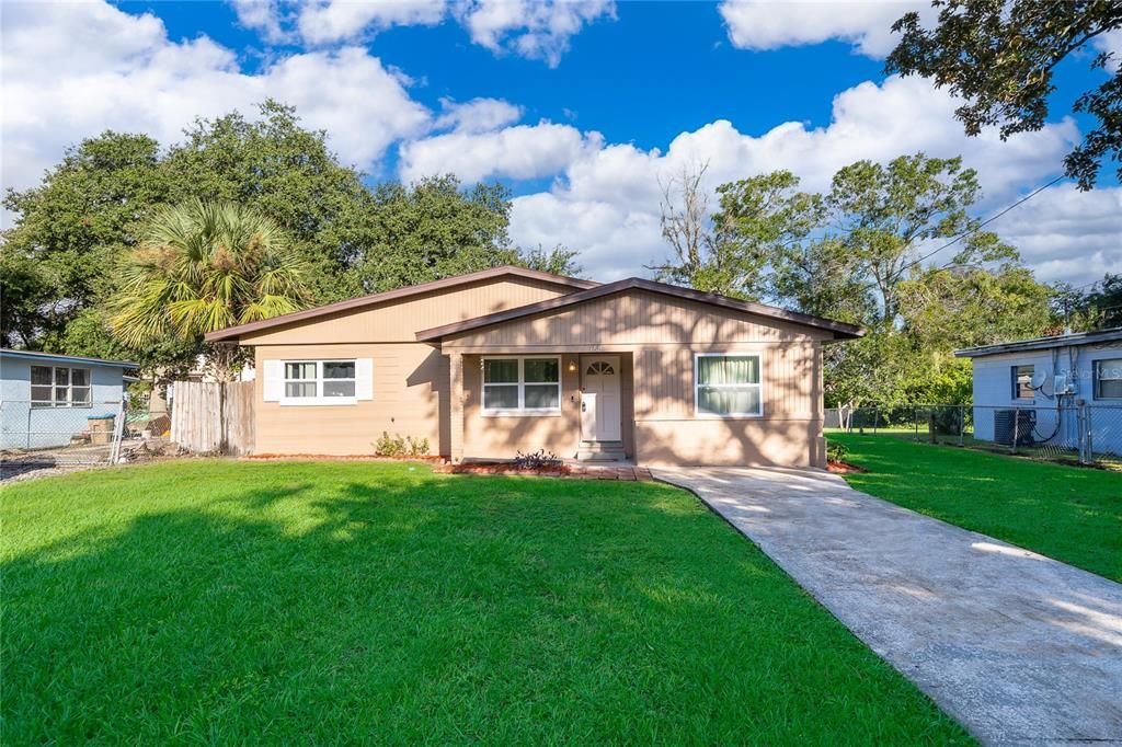 For Sale: $249,850 (3 beds, 1 baths, 1039 Square Feet)