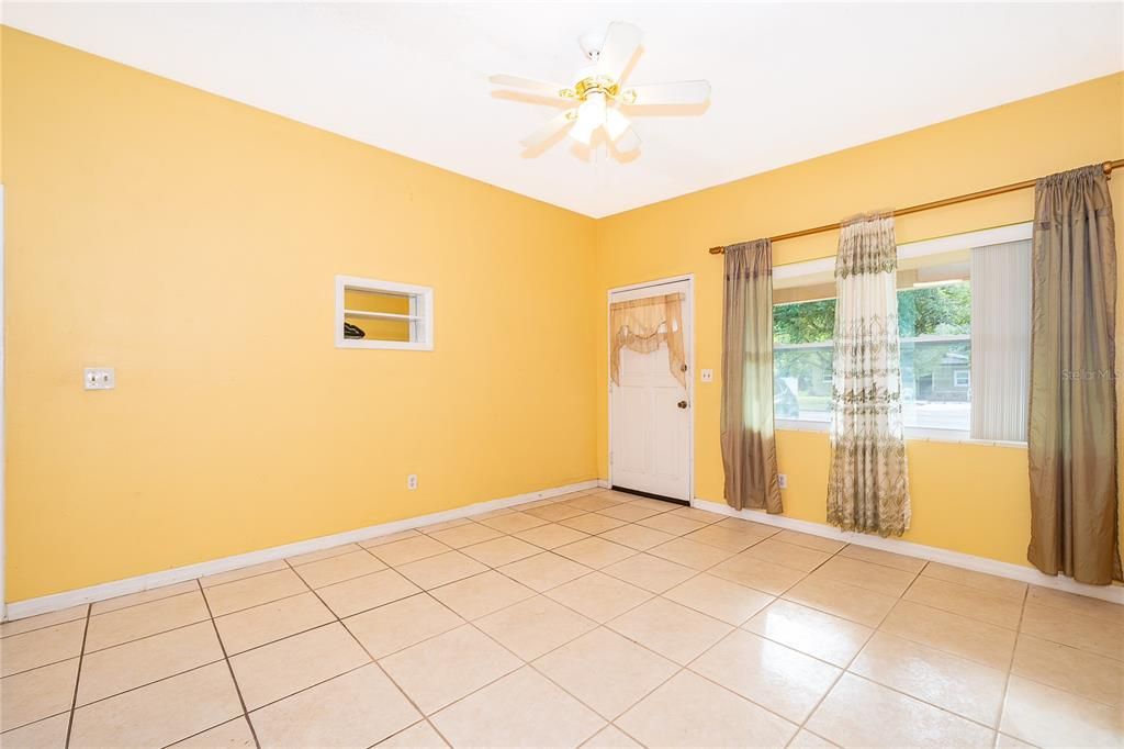 For Sale: $249,850 (3 beds, 1 baths, 1039 Square Feet)