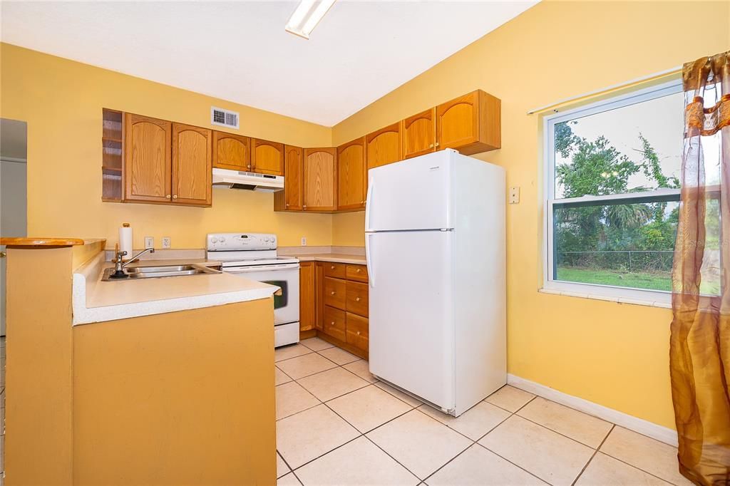 For Sale: $249,850 (3 beds, 1 baths, 1039 Square Feet)