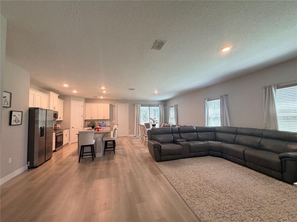 For Sale: $349,977 (4 beds, 3 baths, 1993 Square Feet)