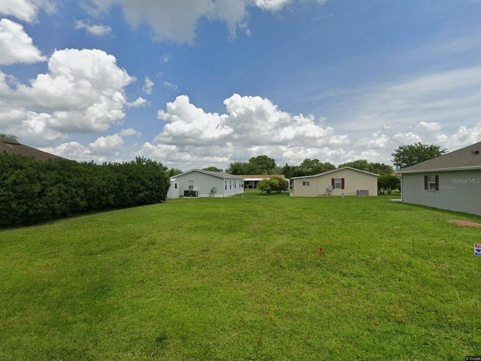 На продажу: $32,000 (0.12 acres)