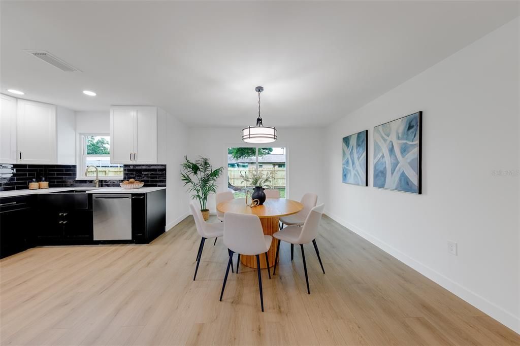 En Venta: $499,999 (3 camas, 2 baños, 1316 Pies cuadrados)