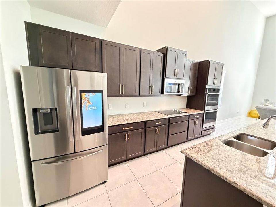 For Rent: $3,200 (5 beds, 3 baths, 3215 Square Feet)