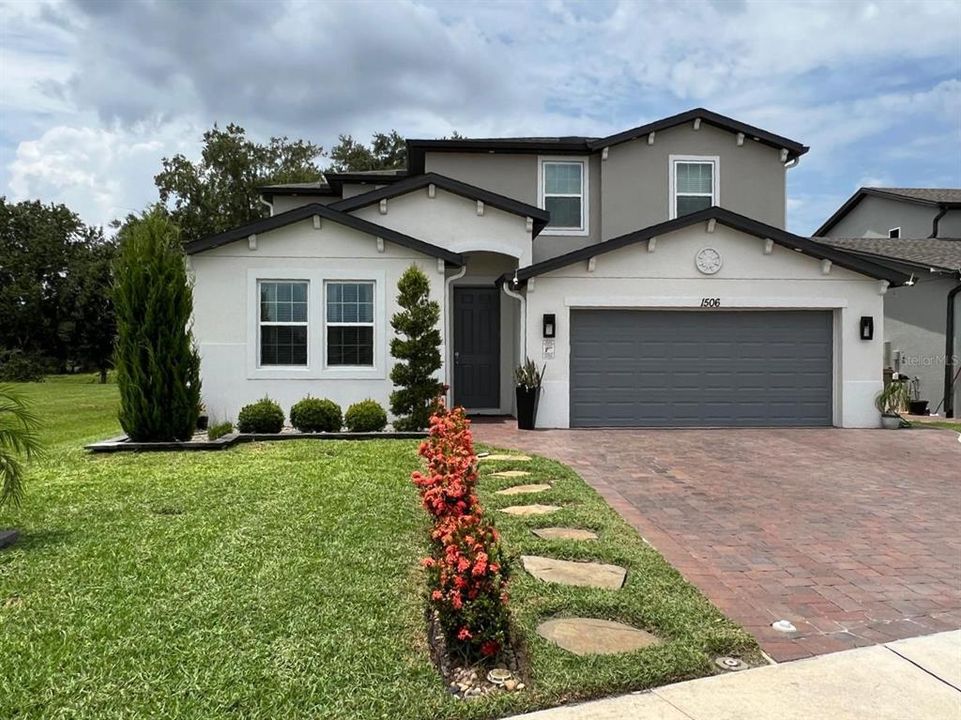 For Rent: $3,200 (5 beds, 3 baths, 3215 Square Feet)