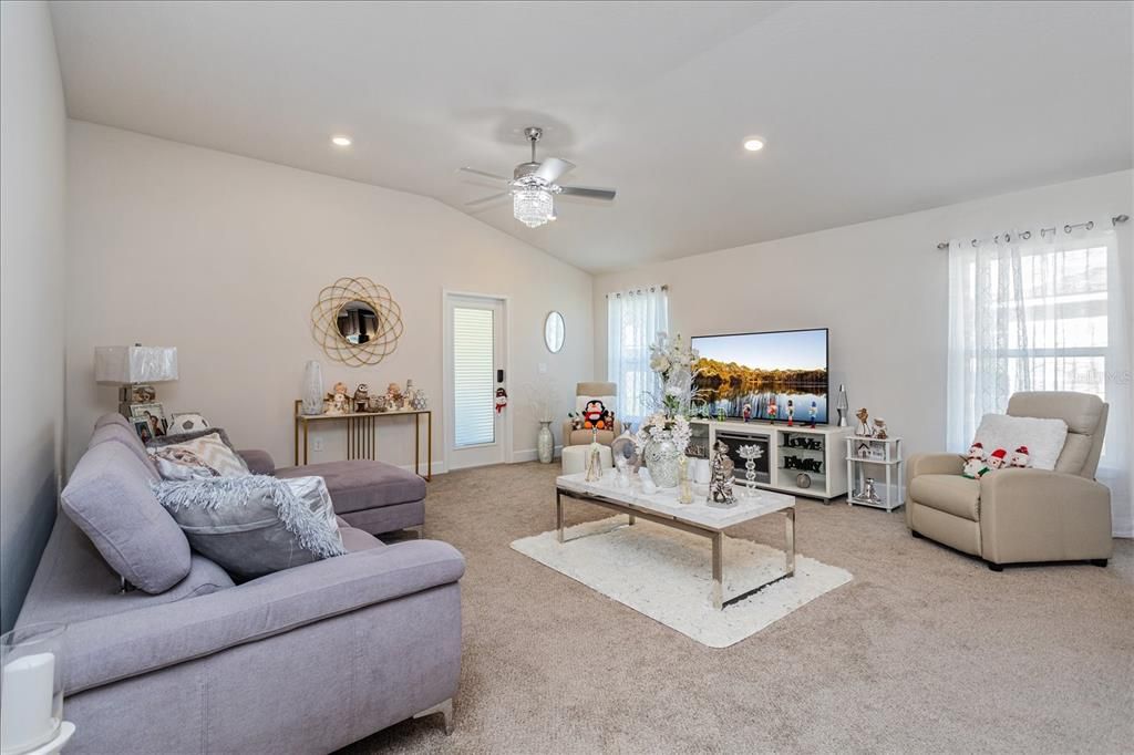 For Sale: $267,000 (3 beds, 2 baths, 1783 Square Feet)
