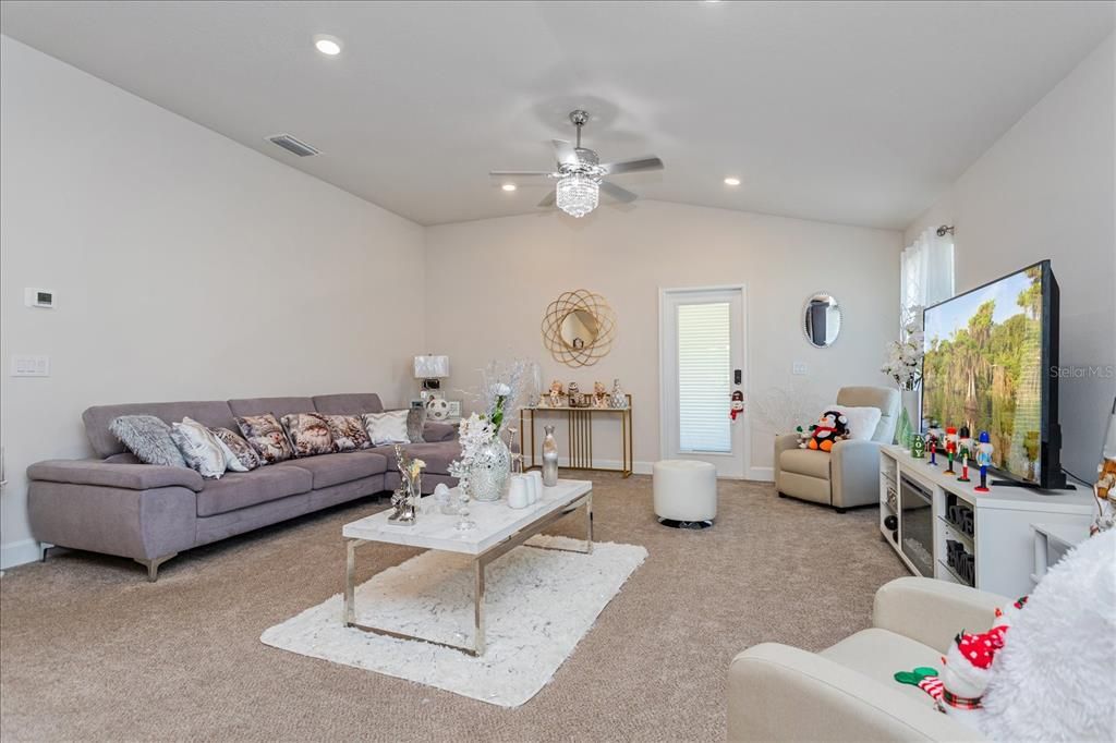 For Sale: $267,000 (3 beds, 2 baths, 1783 Square Feet)