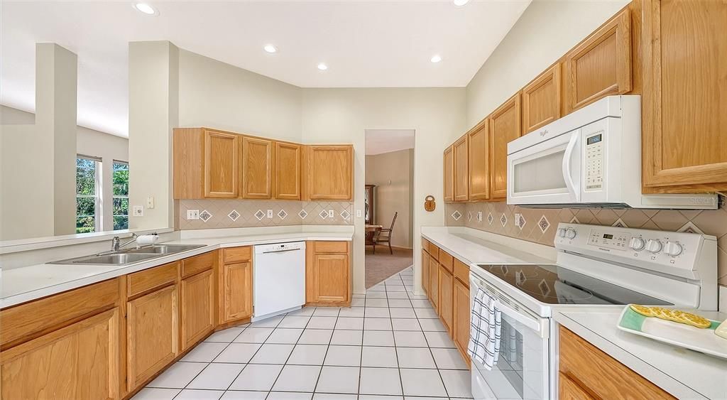 For Sale: $525,000 (3 beds, 2 baths, 2039 Square Feet)