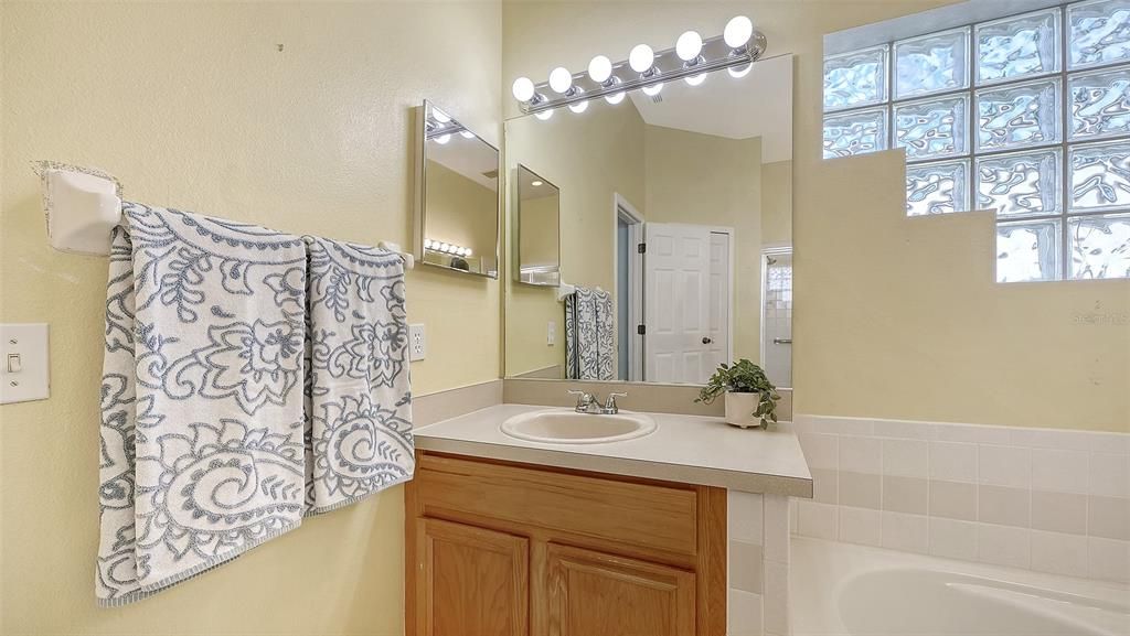For Sale: $525,000 (3 beds, 2 baths, 2039 Square Feet)